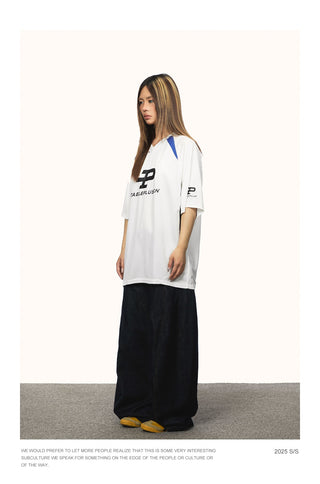 contrast v-neck