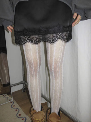 Diverso Line Vertical Pattern Mesh Tucked-Along Pantyhose