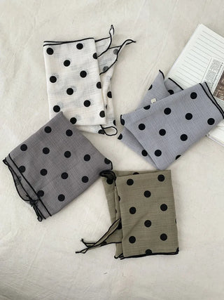 Motte Spot Dot Pattern Ruffle Triangle Scarf
