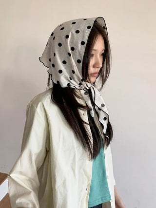 Motte Spot Dot Pattern Ruffle Triangle Scarf