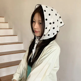 Motte Spot Dot Pattern Ruffle Triangle Scarf