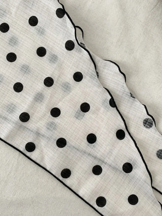 Motte Spot Dot Pattern Ruffle Triangle Scarf