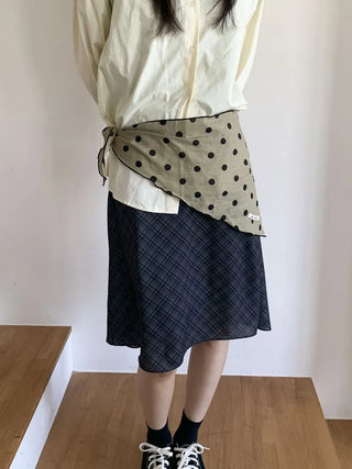 Motte Spot Dot Pattern Ruffle Triangle Scarf