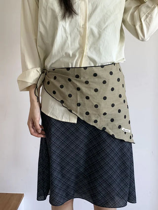 Motte Spot Dot Pattern Ruffle Triangle Scarf
