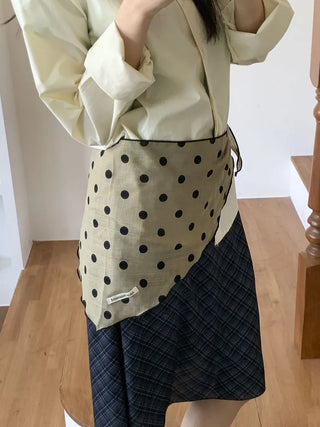 Motte Spot Dot Pattern Ruffle Triangle Scarf