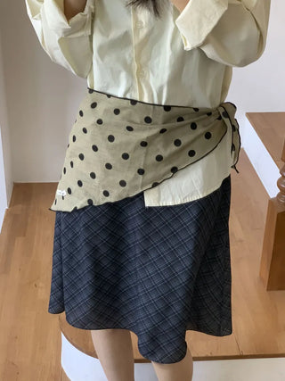 Motte Spot Dot Pattern Ruffle Triangle Scarf