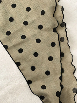 Motte Spot Dot Pattern Ruffle Triangle Scarf