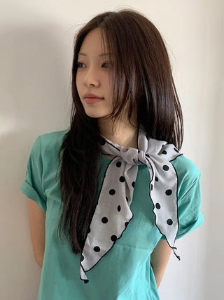 Motte Spot Dot Pattern Ruffle Triangle Scarf