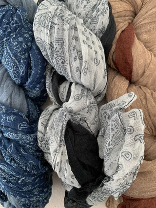 Paisley Half Pattern Wrinkle Long Scarf