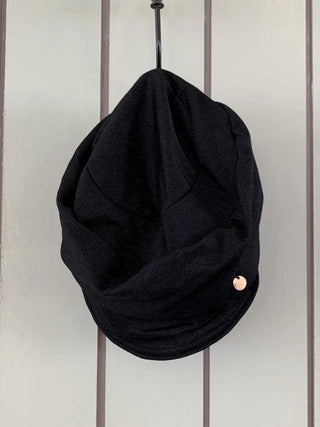 Denny Cas Metal Pendant Newsboy Cap