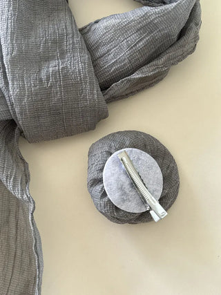Lia Rose Brooch See-through Wrinkle Long Scarf