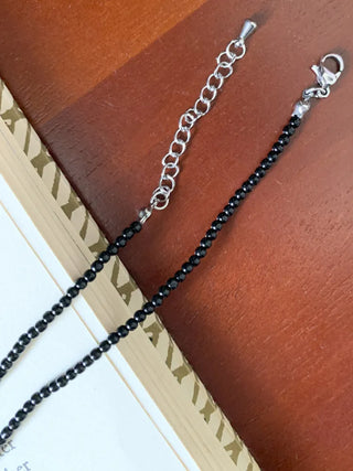 Seed Pop Point Mini Color Bead Choker Necklace