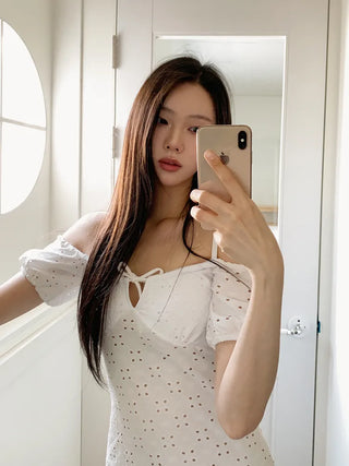 White Frill Punching Two-Piece Off-Shoulder Short-Sleeve One-Piece Swimsuit