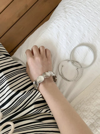 Hot Summer Metal Curved Bold Twist One-Touch Open Bangle Bracelet Collection