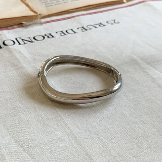 Hot Summer Metal Curved Bold Twist One-Touch Open Bangle Bracelet Collection