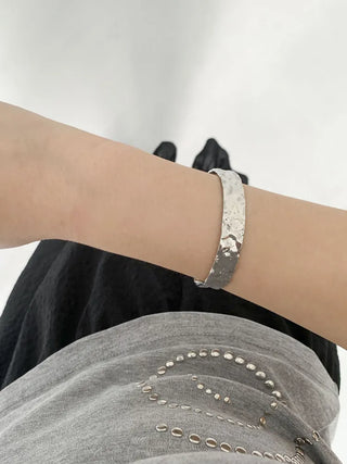 Hot Summer Metal Curved Bold Twist One-Touch Open Bangle Bracelet Collection
