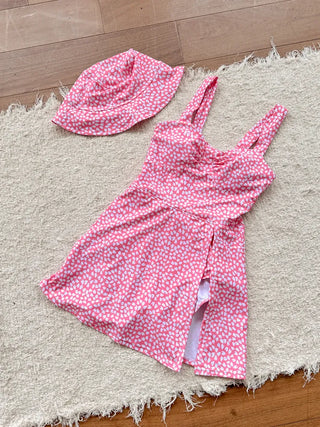Pluck Pattern Hat Body-Covering One-Piece Swimsuit
