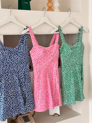 Pluck Pattern Hat Body-Covering One-Piece Swimsuit