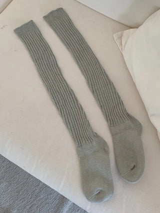 Stream Line Long Over-the-Knee Loose Socks