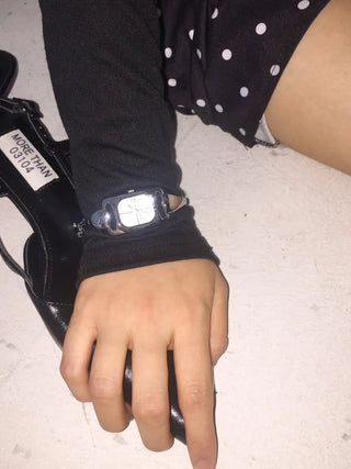 Modern Curve Metal Bangle Wristwatch