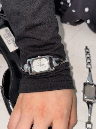 Modern Curve Metal Bangle Wristwatch