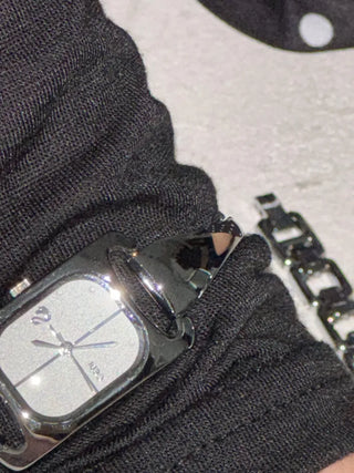 Modern Curve Metal Bangle Wristwatch