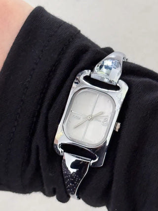Modern Curve Metal Bangle Wristwatch