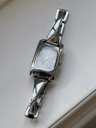 Modern Curve Metal Bangle Wristwatch