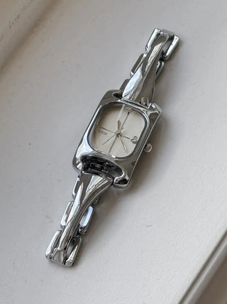 Modern Curve Metal Bangle Wristwatch