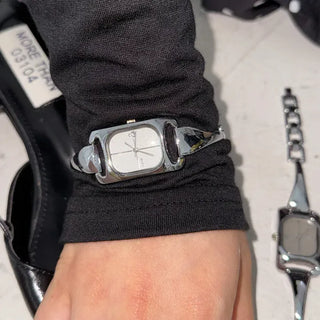 Modern Curve Metal Bangle Wristwatch