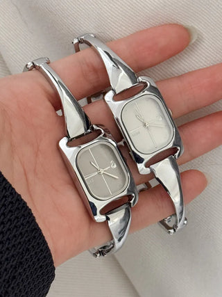 Modern Curve Metal Bangle Wristwatch