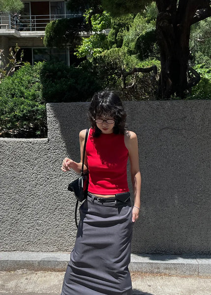 Boat neck basic sleeveless top