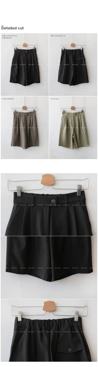 Pleated shorts