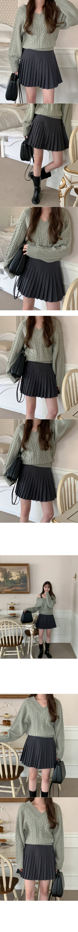 Girly pleated mini skirt