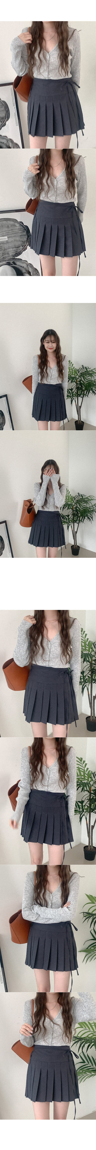 Pleated ribbon mini skirt