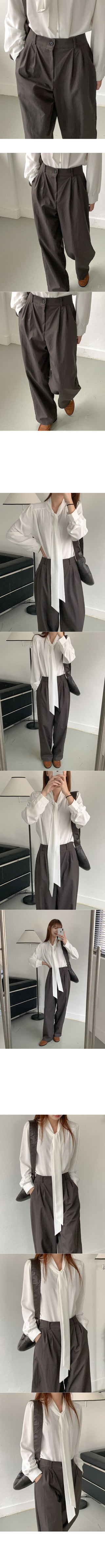 Pleated wide-leg slacks
