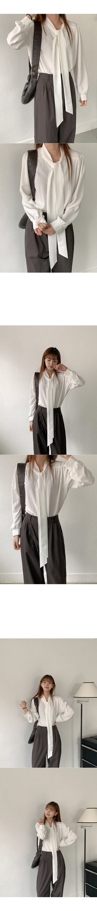 Pleated wide-leg slacks