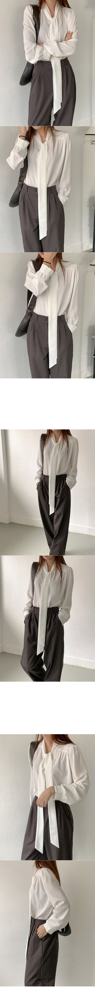 Pleated wide-leg slacks