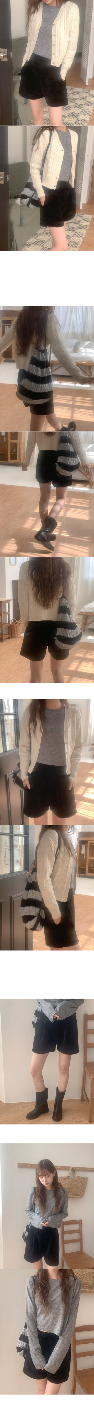 Velour elastic waist shorts