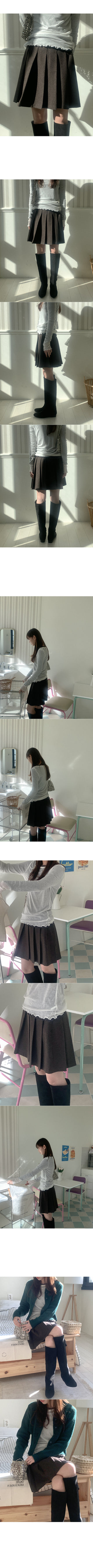Wool pleated skirt