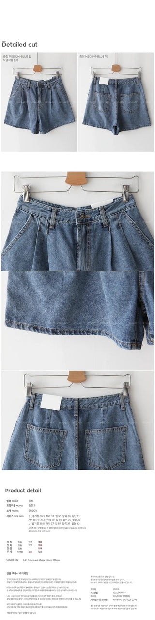 Pleated denim shorts