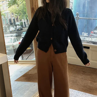 Thick round neck tone-down color knit cardigan