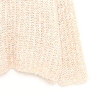 Loose-fit slit knitwear
