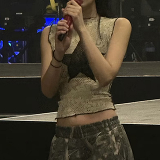 Crewneck star pattern contrast sleeveless top