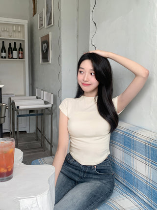 Half-neck T-shirt