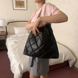 Chain quilted bag