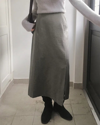 One-line slit skirt