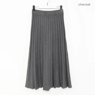 Knitted pleated skirt