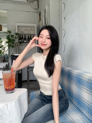 Half-neck T-shirt