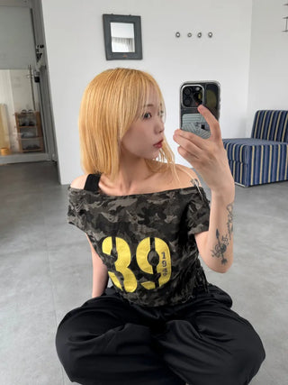 Y2K off-shoulder camouflage t-shirt